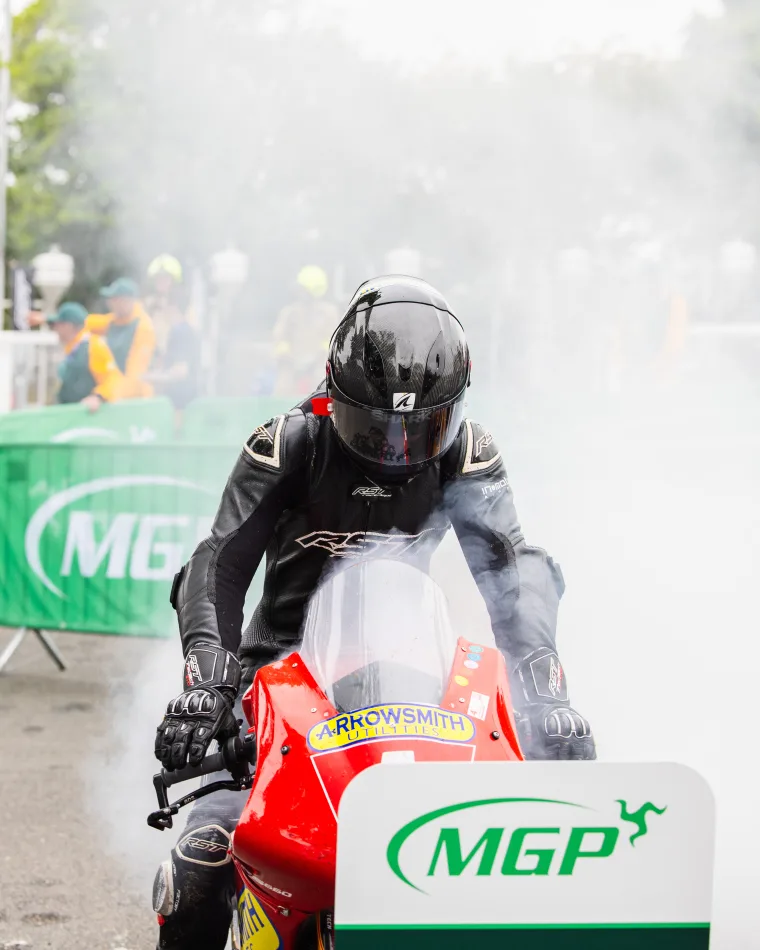 Arrowsmith Seizes Maiden Manx Grand Prix Win In Supertwin Thriller