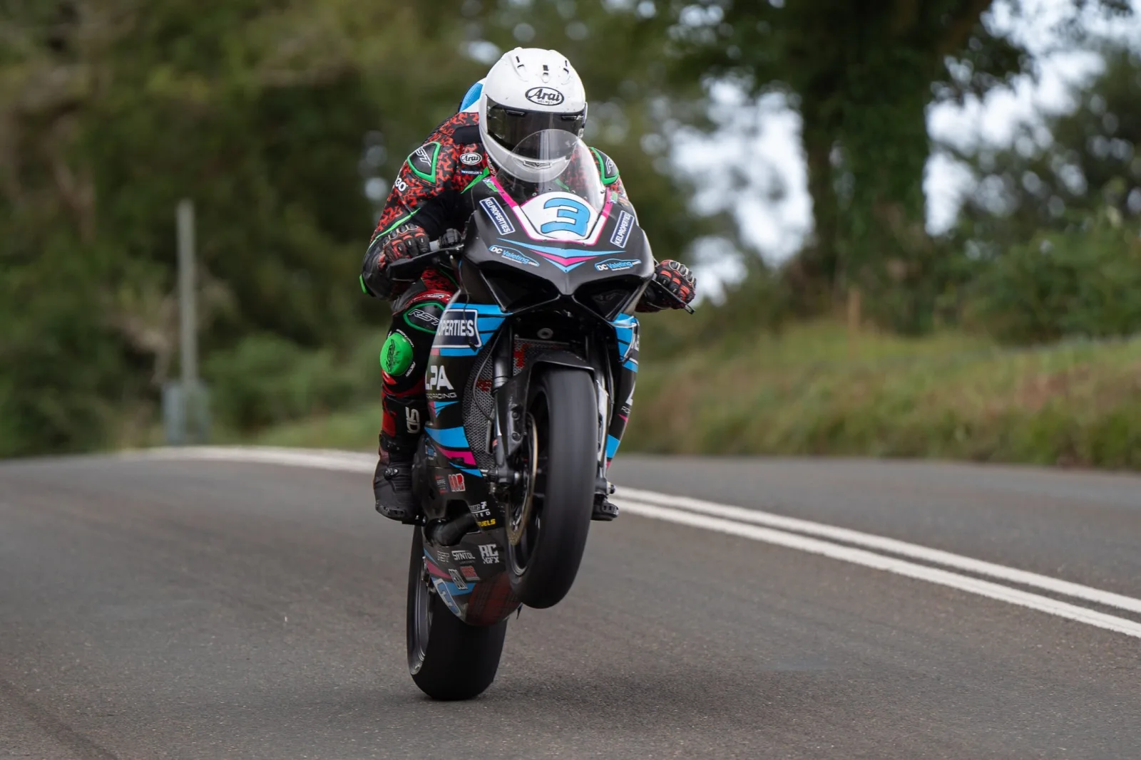 Two unofficial 120mph laps recorded as Manx Grand Prix qualifying continues