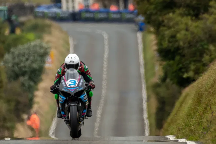 Two unofficial 120mph laps recorded as Manx Grand Prix qualifying continues