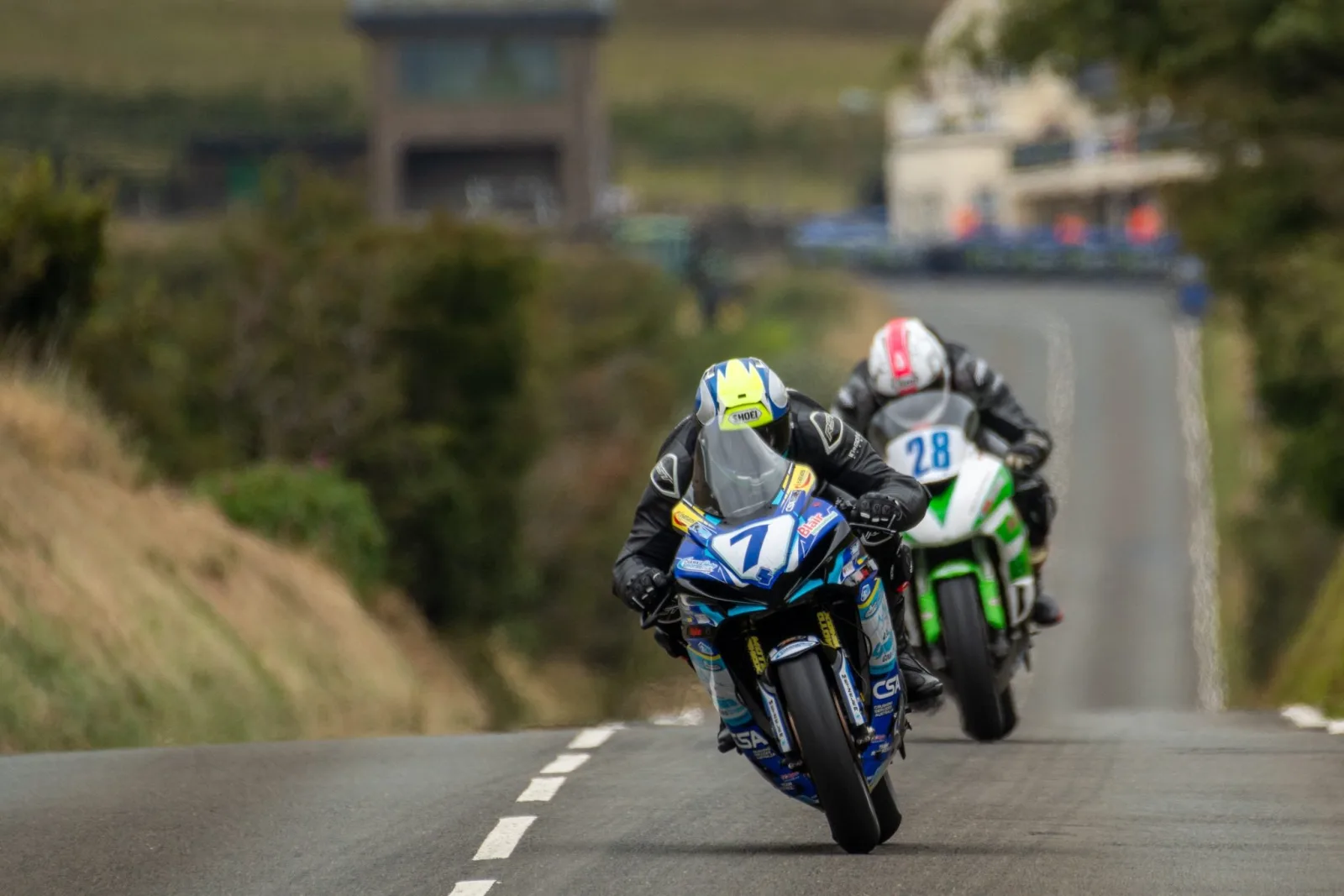 Final qualifying session of the 2026 Manx Grand Prix concludes as two riders lap over 120mph