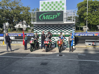 mgpnews-johnny-stewart-becomes-second-rider-ever-to-win-three-manx-grand-prix-in-a-week-2026-08-24-2.jpg