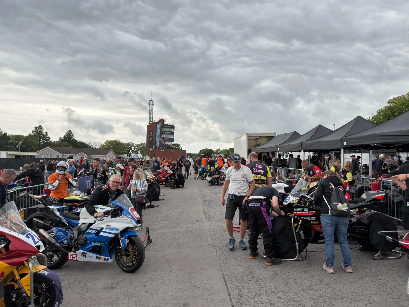 Rain stops first qualifying session as Johnny Stewart sets blistering pace